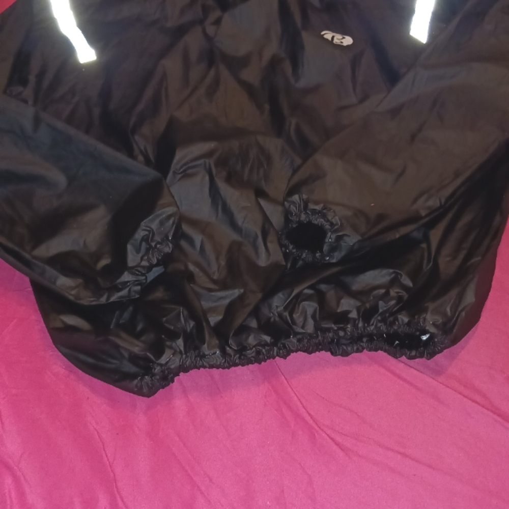 Bally's workout sweat top